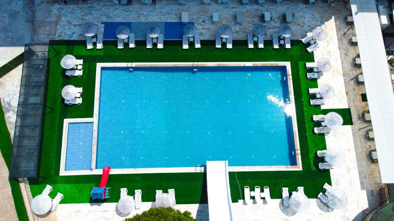 Hotel First Class Didim Exteriör bild