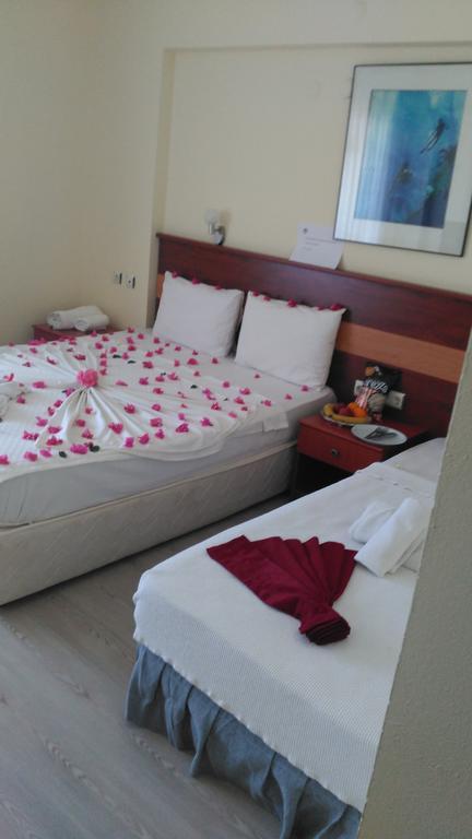 Hotel First Class Didim Exteriör bild